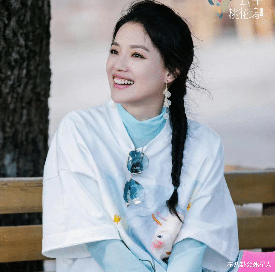 |削骨的女星要后悔了！方脸女星才是真抗老，从王菲到舒淇都显年轻