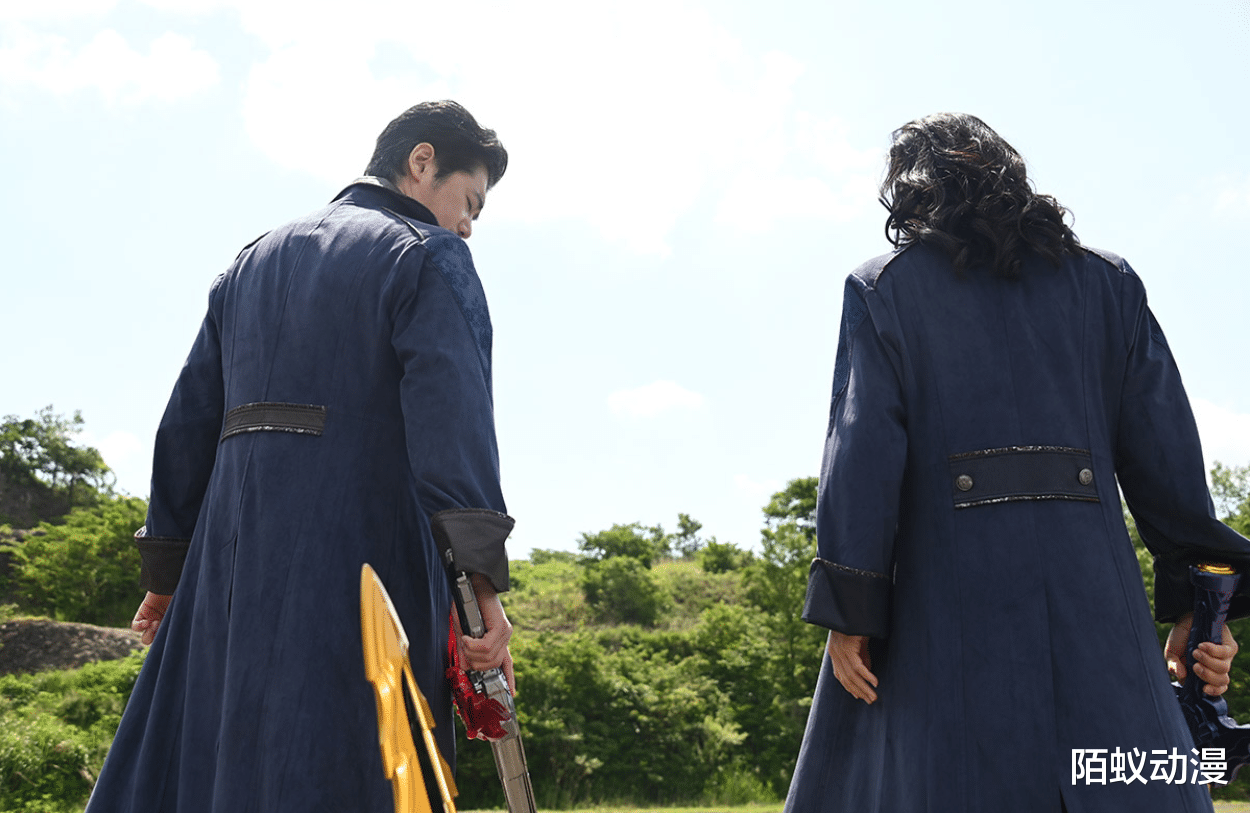 acgn漫评|假面骑士神圣45话先行，10位剑士变身，索菲亚变王剑，大决战开始