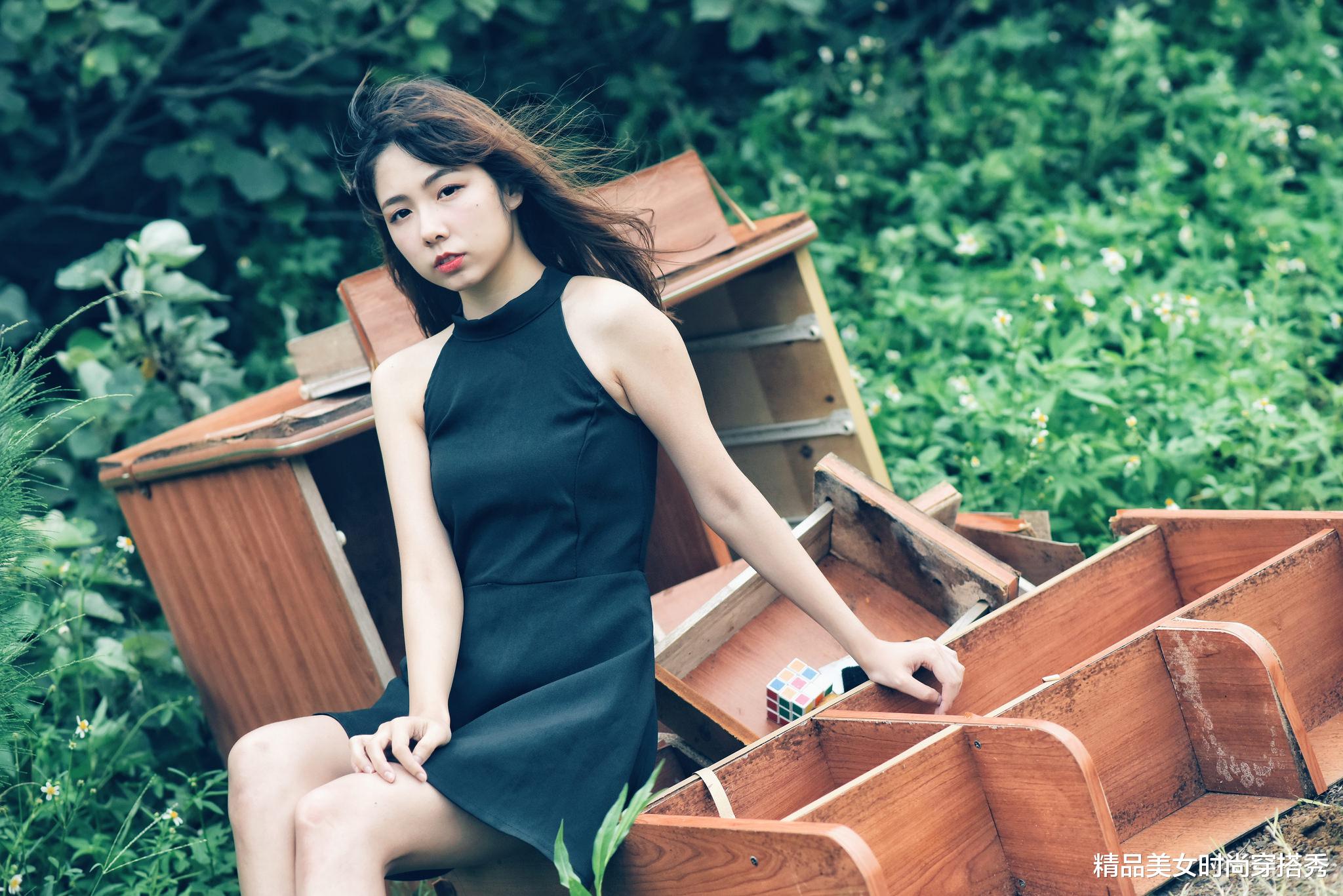 精品美女时尚穿搭秀|黄色的波点上衣，明亮的黄色波点图案，显得十分的清爽明亮