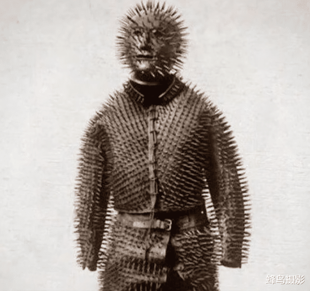 陨石 33张罕见的照片，国外硬币里的剑可以拔出，戒指用恐龙骨陨石制造