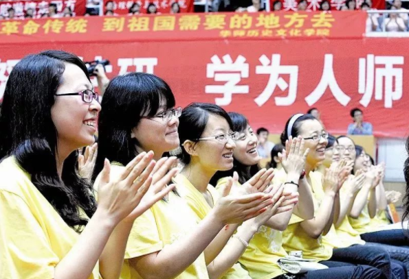 糯妈育儿经|高中教师“辞职信”走红， 工作19年工资2600，网友：温饱难维持