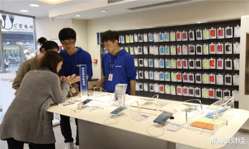 网购|实体店买手机和网购手机有区别吗？手机店老板：差距十分明显