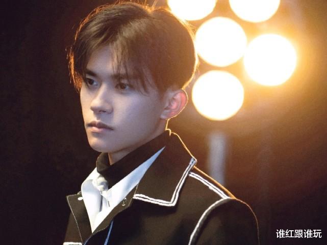 易烊千玺|时隔3年，陈漫再拍易烊千玺评价大跌！变丑了？还是当年P太狠？