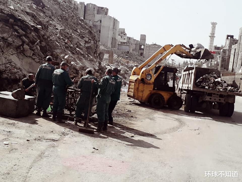 敘利亞重建：大城市阿勒頗清理碎片拆危房，工人師傅很繁忙-圖2