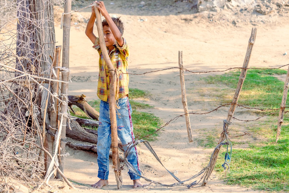 漂凌育儿|育儿路上,父母请用鼓励和赞美,而不是随意给孩子贴“负面标签”