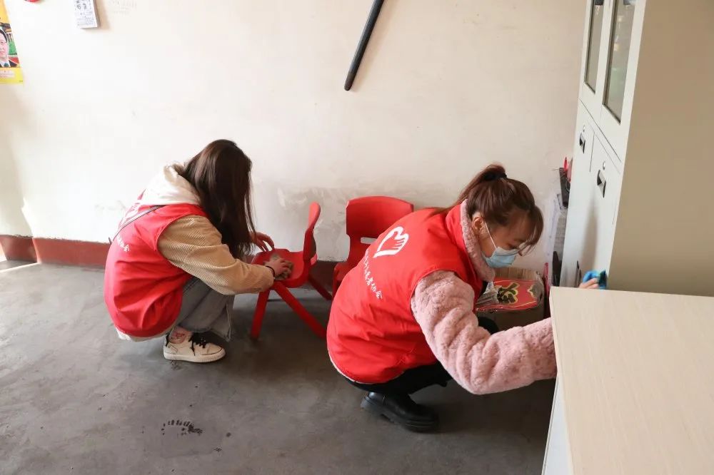 介休贴吧 第58个雷锋纪念日，介休红马甲用行动传承雷锋精神