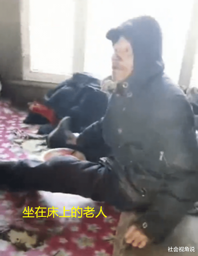 社会视角说 哈尔滨一老人睡冷炕，吃冷水泡的方便面，走访领导怒斥村民