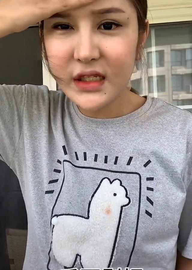 胡小小乖|网红整容后不敢出门，夏天玻尿酸热到融化，自嘲整张脸像热水袋