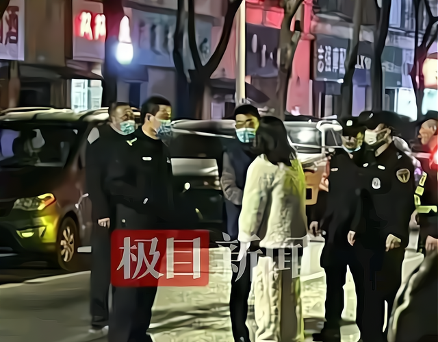 南京路虎男当街被捅死案细节曝光:嫌犯中途上车,曾下车试图逃跑