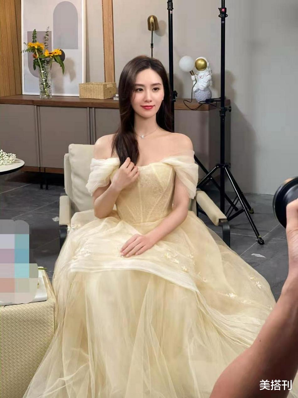 刘诗诗|刘诗诗就应该多多穿白裙，最新广告花絮变小仙女，气质舒适又高级