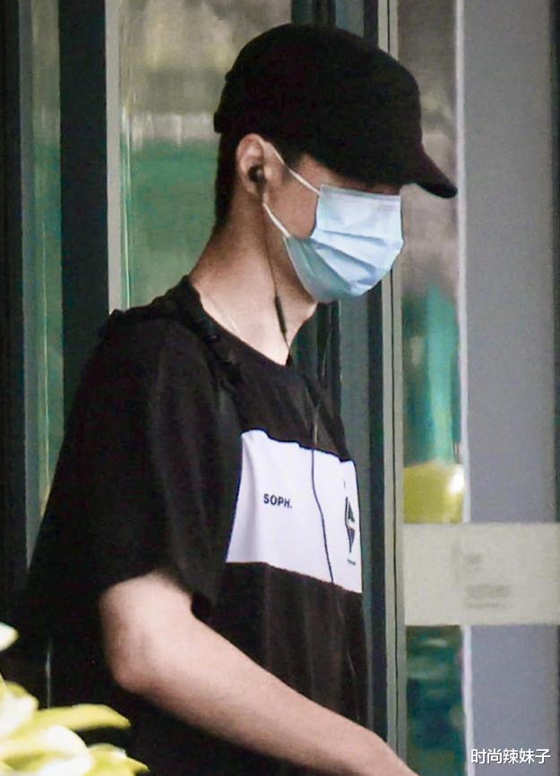 王宝强|别再夸王一博帅了，《街舞4》路透照，23岁生图比29岁肖战还显老