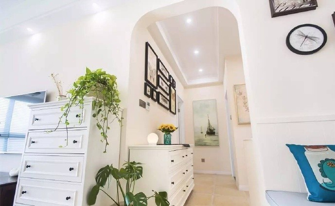 勒紧裤带买新房,老公说没钱不要卧室,阳台改成盥洗室,真厉害