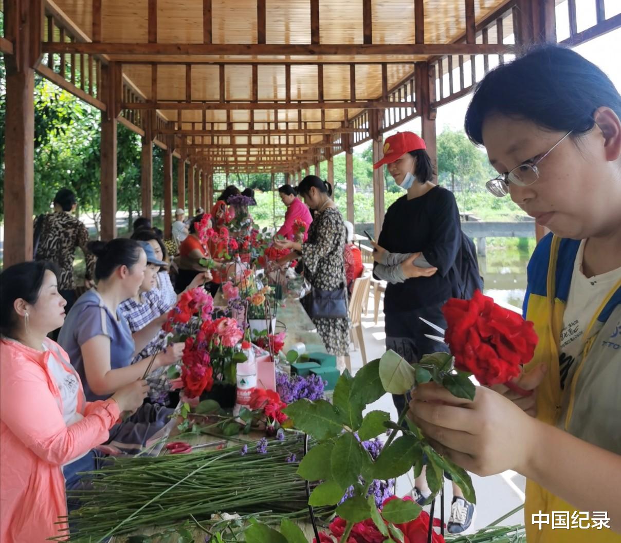中国纪录 “感恩母亲节”碧桂园海昌天澜物业带“妈妈”游花海