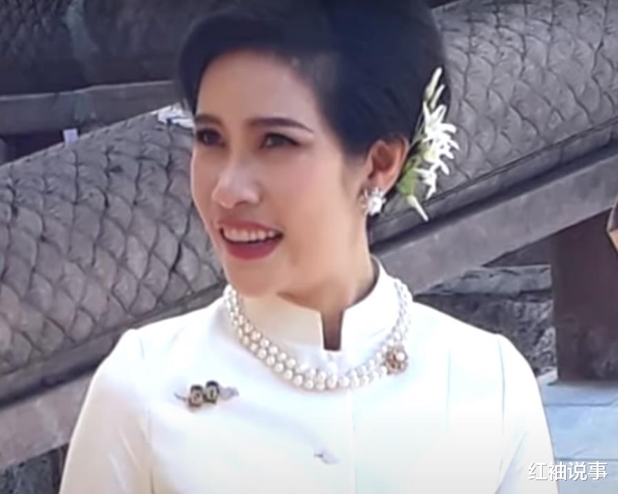 西拉米|69岁泰王出手快准狠,恢复西拉米海报镜头,揭穿苏提达宫斗把戏