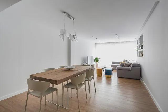 |152㎡装修有舍有得，客餐厅不打柜子，看起来空无一物，反而敞亮