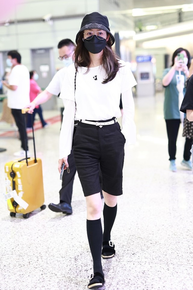 时尚潮流生活|韩雪外穿短袖搭长袖,下搭黑色短裤,脚上穿长靴酷得很!