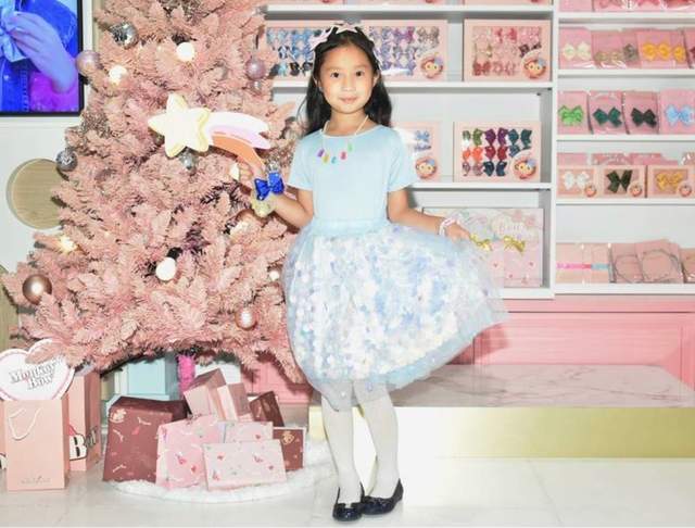 马蓉|名媛关颖6岁女儿接代言赚钱，自曝一场仅一千元，一家五口齐现身