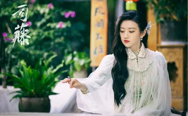 司藤|《司藤》初次吻戏高甜来袭！细节与原著差别大，网友却直呼改得好