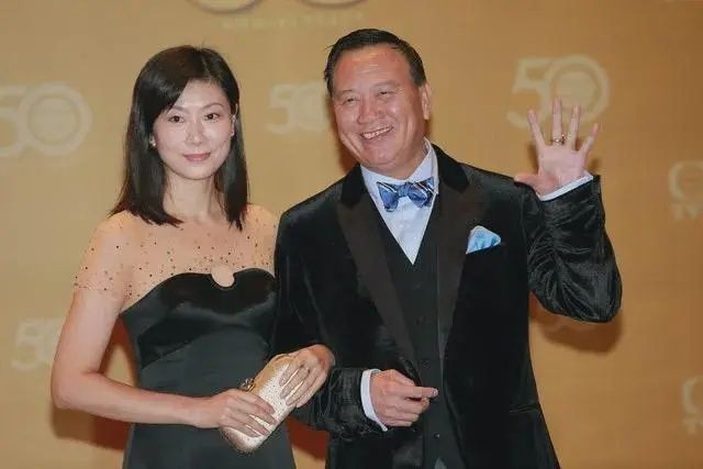 万梓良|万梓良:跟前妻矛盾无法调和,再婚把小妻子当成宝,让岳父母安心