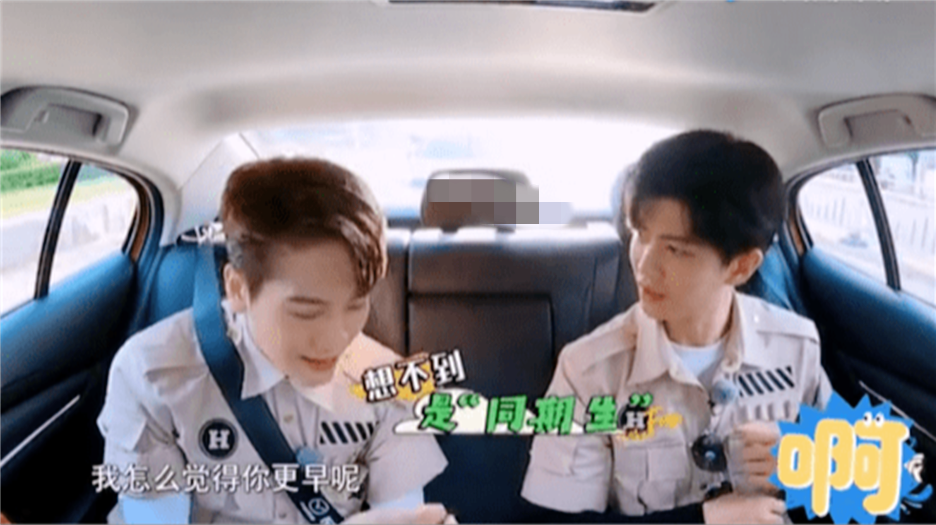 王嘉尔|王嘉尔被称为“前辈”引热议，任嘉伦是在怕什么？网友：咖位问题