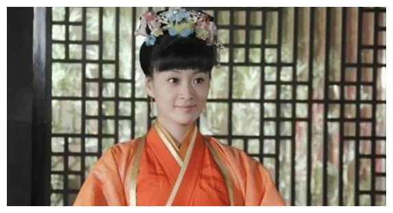 孙俪|孙俪“死对头”连上3届春晚都火不起来，改了3次名字，真是无语了