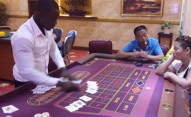 非洲 中国“上林帮”非洲淘金记：日收入超过10万元，付款直接用金子