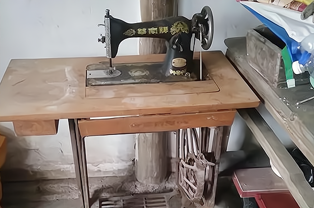 农民说农 一台老式缝纫机卖300元,收购农村老物件的人,他们用来干啥了?