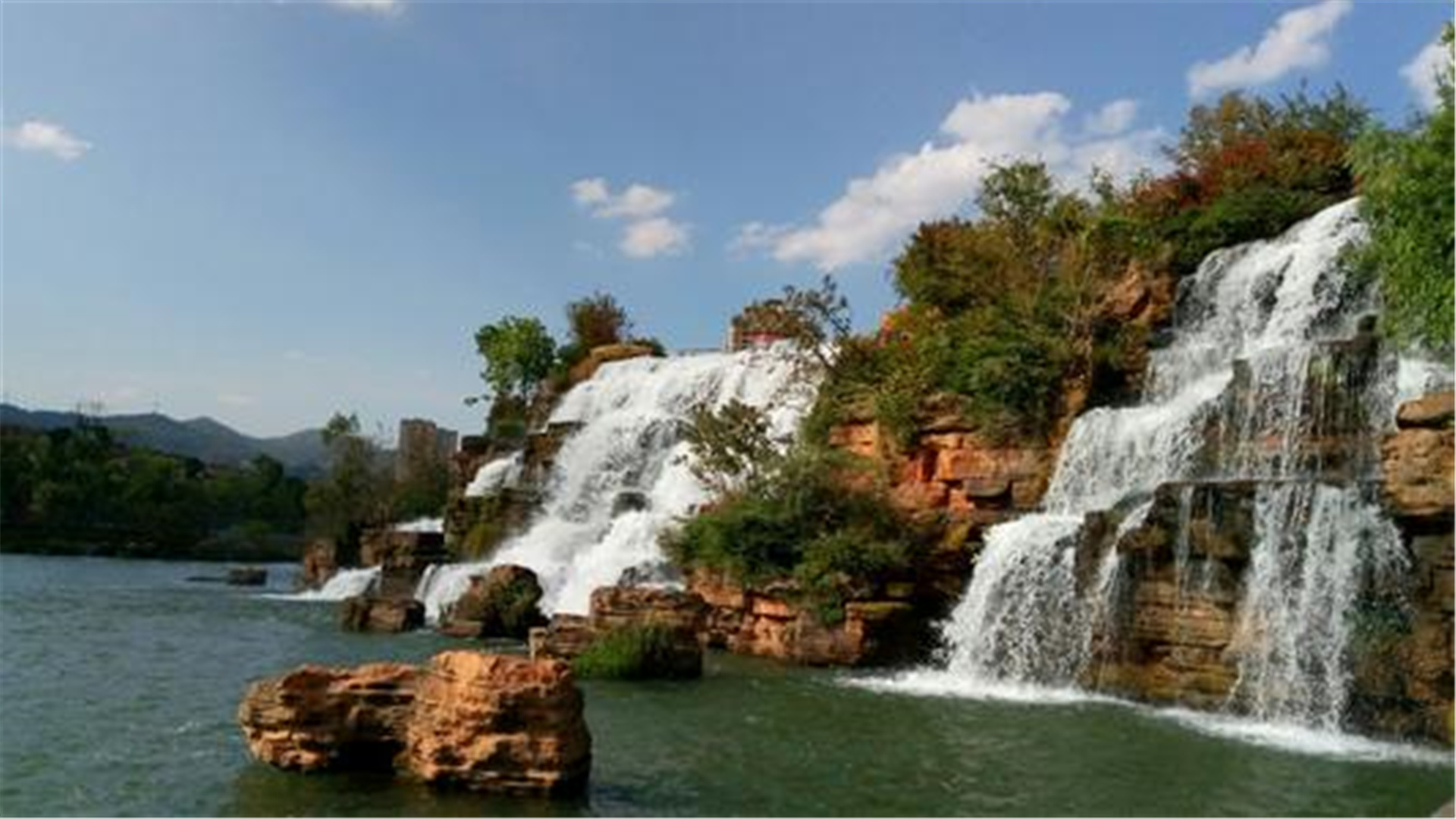 古镇 亚洲第一大人工瀑布，投资10亿元，门票仅需0元