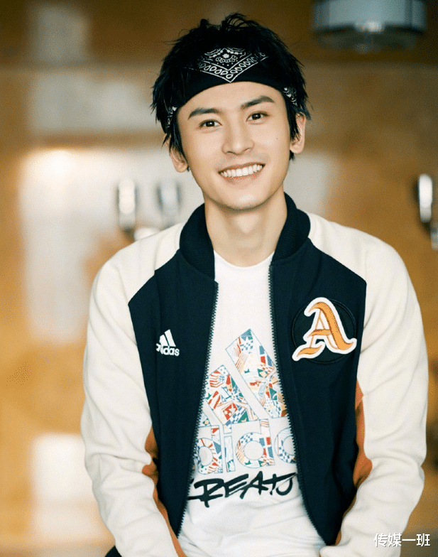 张哲瀚|把张哲瀚当妈妈，斥责龚俊接广告，张哲瀚粉丝的操作把我看笑了