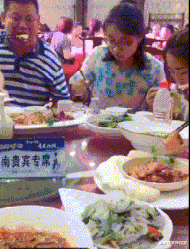 幽默搞笑神回复|神回复：“成年人的时间哪个最像你？”网友：聚餐的时候！