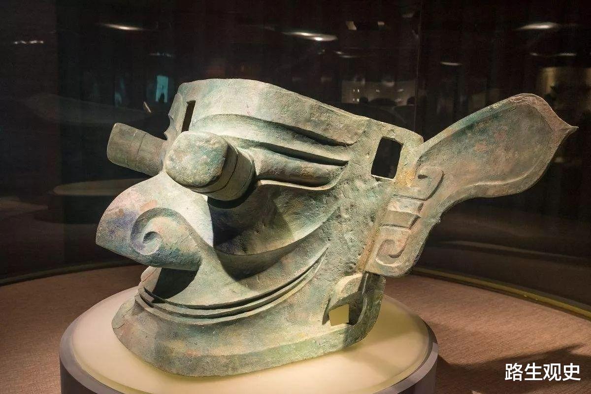 路生观史 甘肃与四川之间有条密道,是河谷,造就三星堆青铜面具的奇特长相