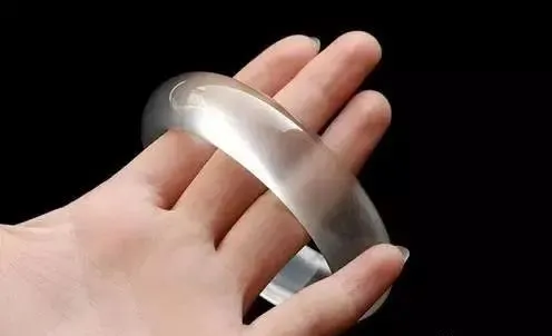 翡翠|数以吨记的“假翡翠”流入市场，有人花几万块买假石头！