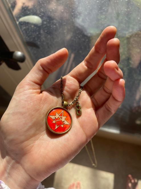 布丽·拉尔森|《惊奇队长2》新动态 主演布丽·拉尔森晒首饰照片