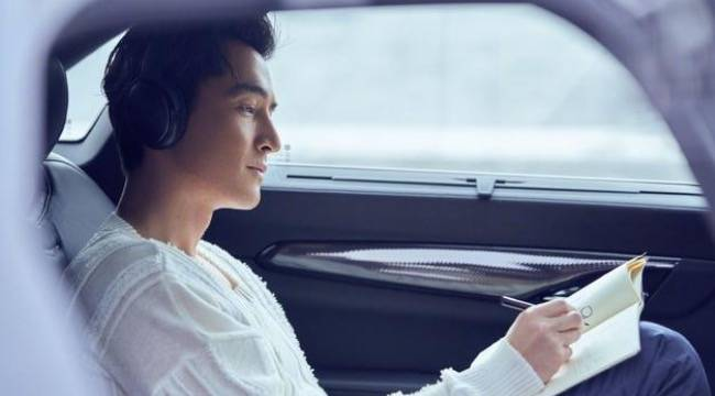 胡歌|胡歌新剧来袭，导演王家卫加持，看到2个女主后，网友：必须追