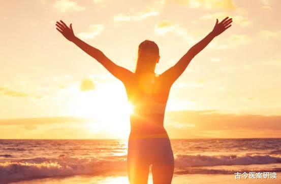 骨质疏松|骨汤并不能补骨！骨科专家：不要执迷不悟了，这3种食物才是“补钙王者”