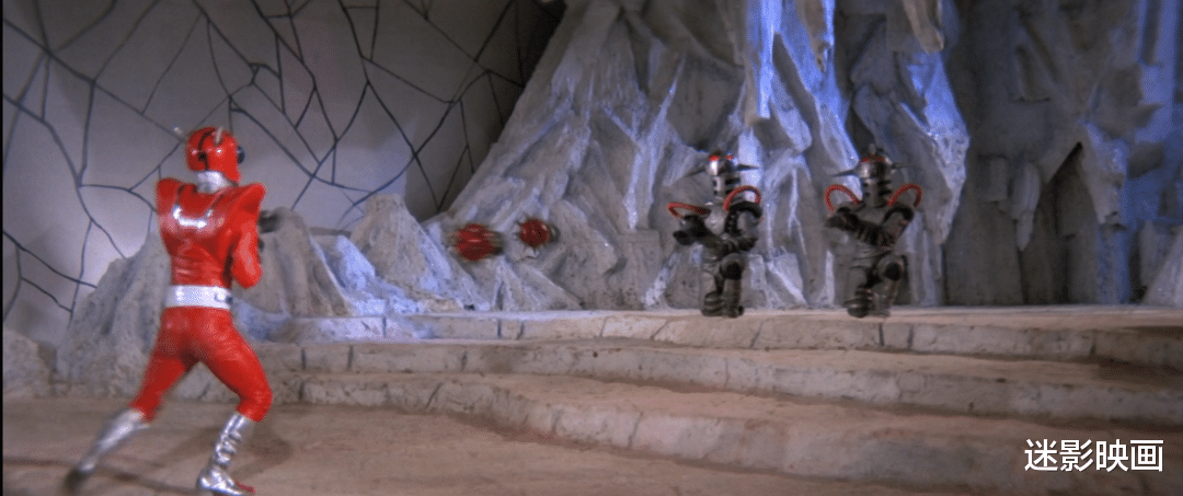 吴孟达|46年前的港版奥特曼，华语首部超级英雄片，剧情奇葩雷人却烂成神作！