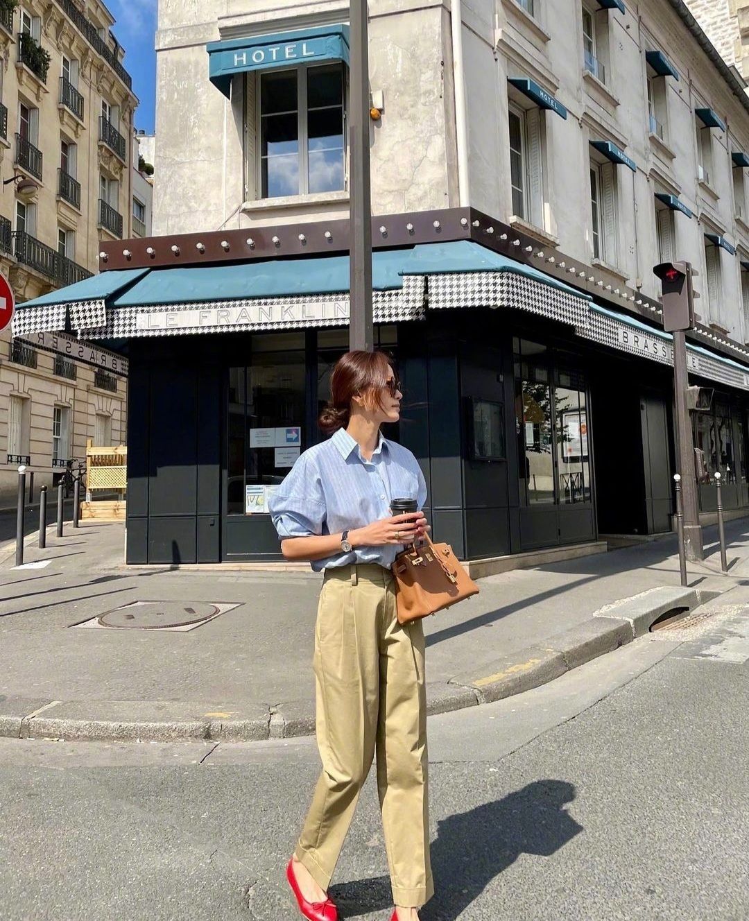 猫姐品衣有道|被这位传奇超模惊艳到了，64岁依旧优雅，她的时尚箴言你懂几句？