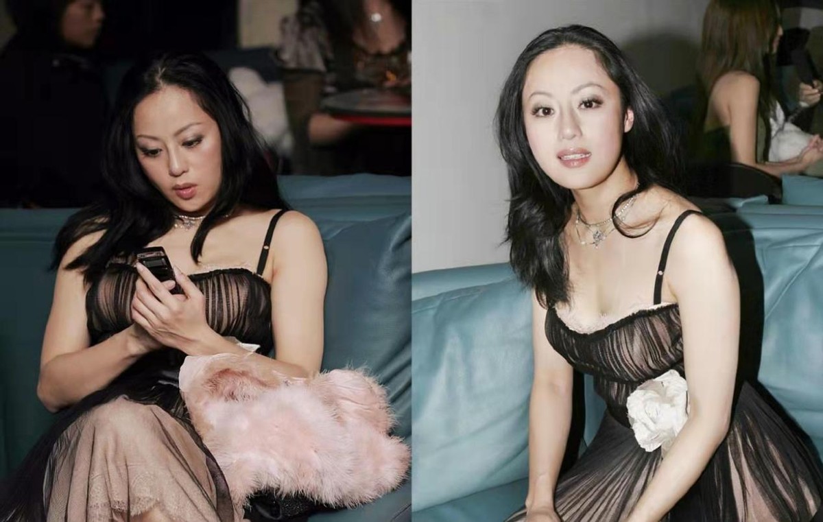 小白爱美搭 章小蕙穿吊带裙“跷二郎腿”挺霸气，富态身材不影响时髦，真靓