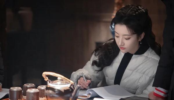 许婧|景甜再拍民国剧，姐弟恋题材，看到男主后，网友：都是男神级别的