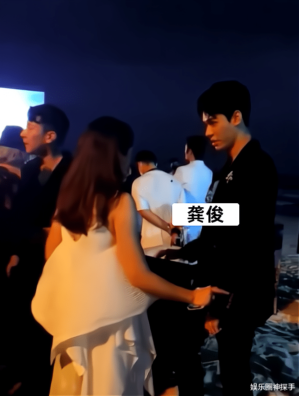 佟丽娅|成毅活动寥寥无几，除了拍戏还是拍戏，或和欢瑞有所关系？