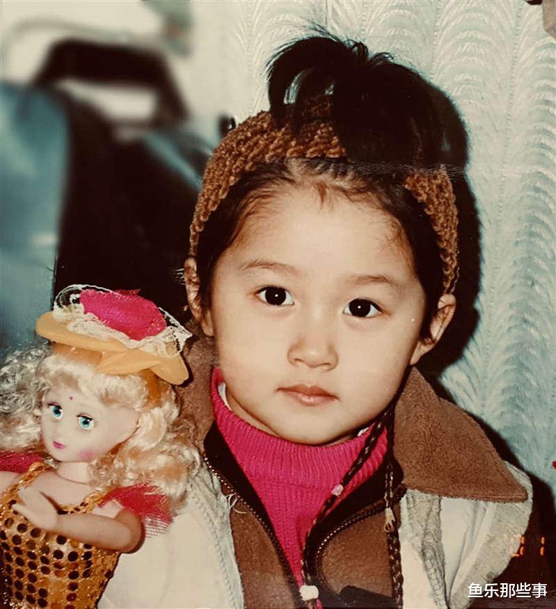 诺基亚3100|关晓彤黑色蕾丝透视小洋装，超养眼的视觉效果，得到大量粉丝称赞