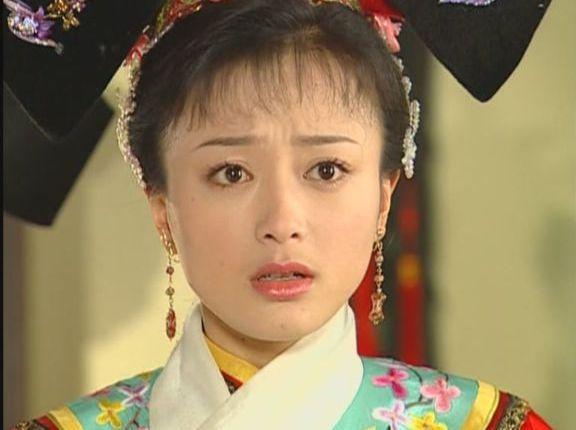 秦岚|42岁秦岚录节目，路人抓拍生图脸垮，表情管理差网友直呼认不出