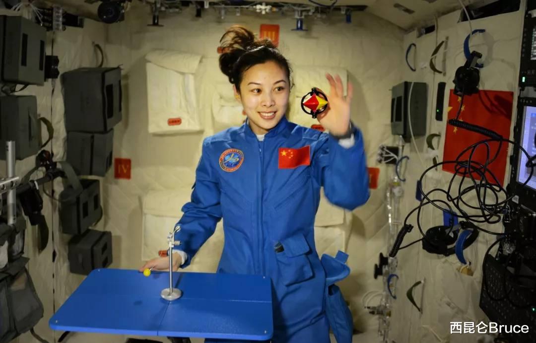 神舟十三号 “太空授课”第二课！神舟十三号特别节目，时隔8年变换教学方式