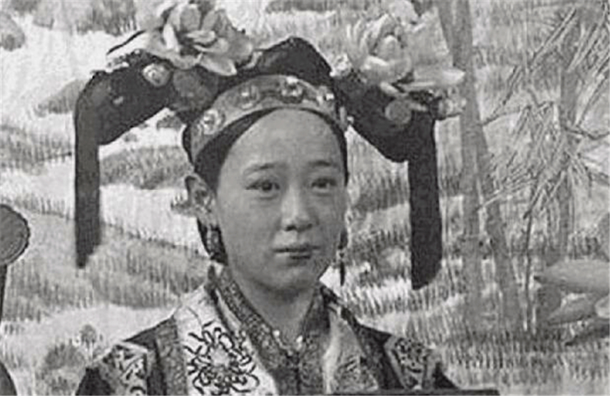 慈禧太后|晚清第一美女“四格格”:黑白照都遮不住她的美,被慈禧耽误一生