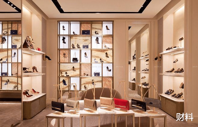 达芙妮 一代“鞋王”陨落!曾年销5000万双,今市值蒸发99%,关店6500家