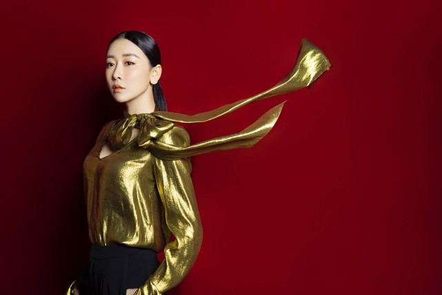 Lady变美日记 毛俊杰穿锡纸烫金装似“整容”，演绎复古摩登造型，真是太独特了