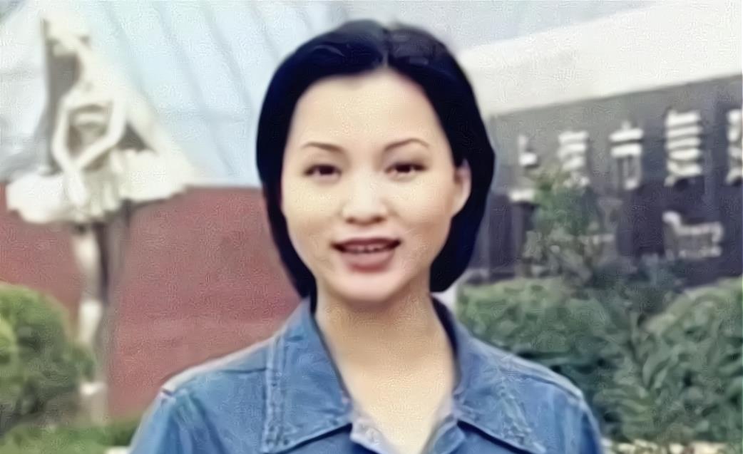 黄奕|女星们的颜值随时间有变动，黄奕脸僵，秦海璐逐渐变美