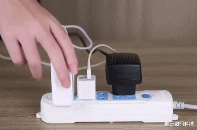 阿里巴巴|你家的排插该升级了，65W氮化镓快充的插座，你心动了吗？