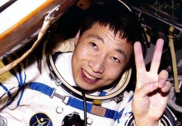 杨利伟 杨利伟濒死26秒返地球，辉煌的背后，是女儿早逝和妻子的离职