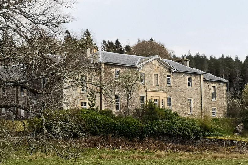 全球每日趣闻 可可·香奈儿苏格兰废弃豪宅出售，探索者偷偷潜入拍摄内部状况